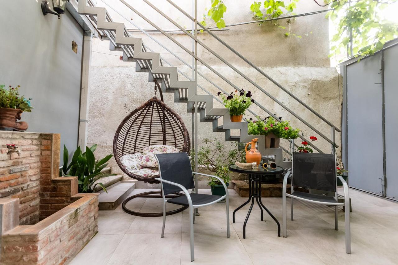Rustaveli Two Bedroom Apartment With 5 Star Location Tbilisi Bagian luar foto