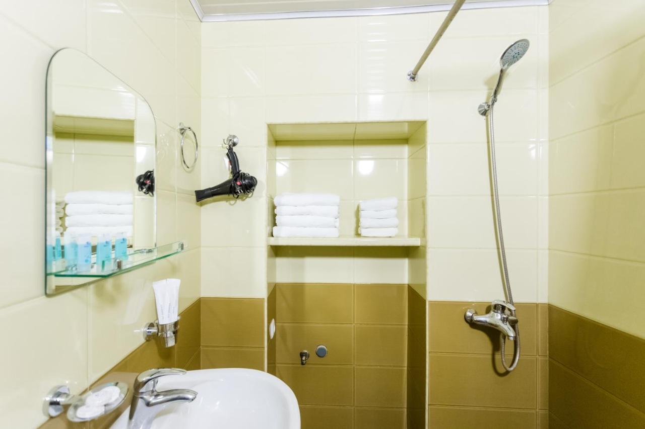 Rustaveli Two Bedroom Apartment With 5 Star Location Tbilisi Bagian luar foto