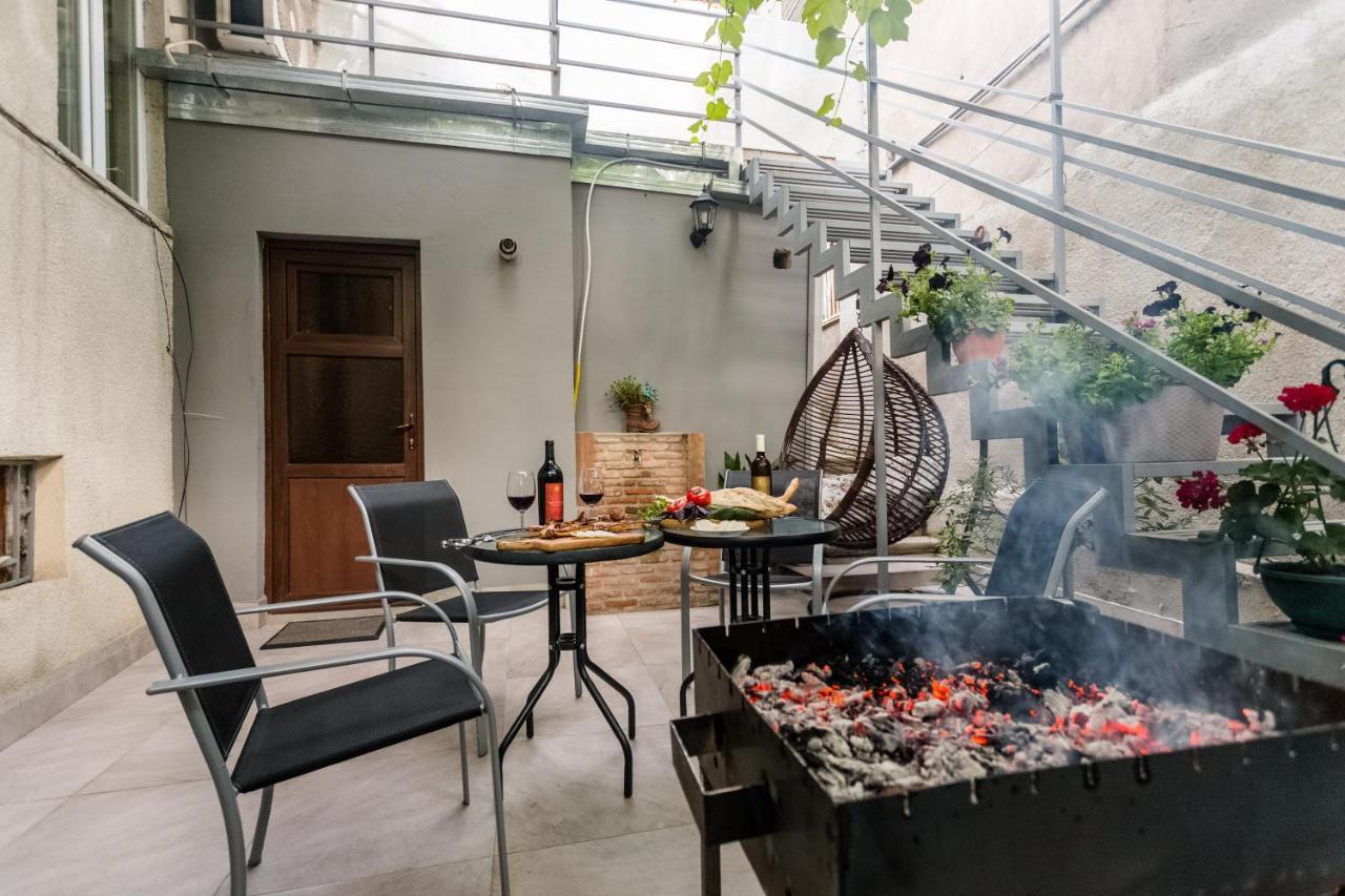 Rustaveli Two Bedroom Apartment With 5 Star Location Tbilisi Bagian luar foto