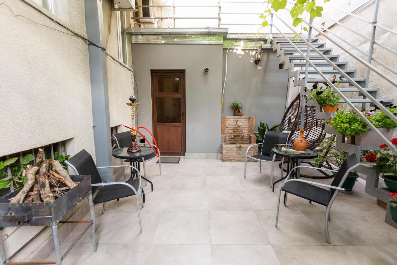 Rustaveli Two Bedroom Apartment With 5 Star Location Tbilisi Bagian luar foto