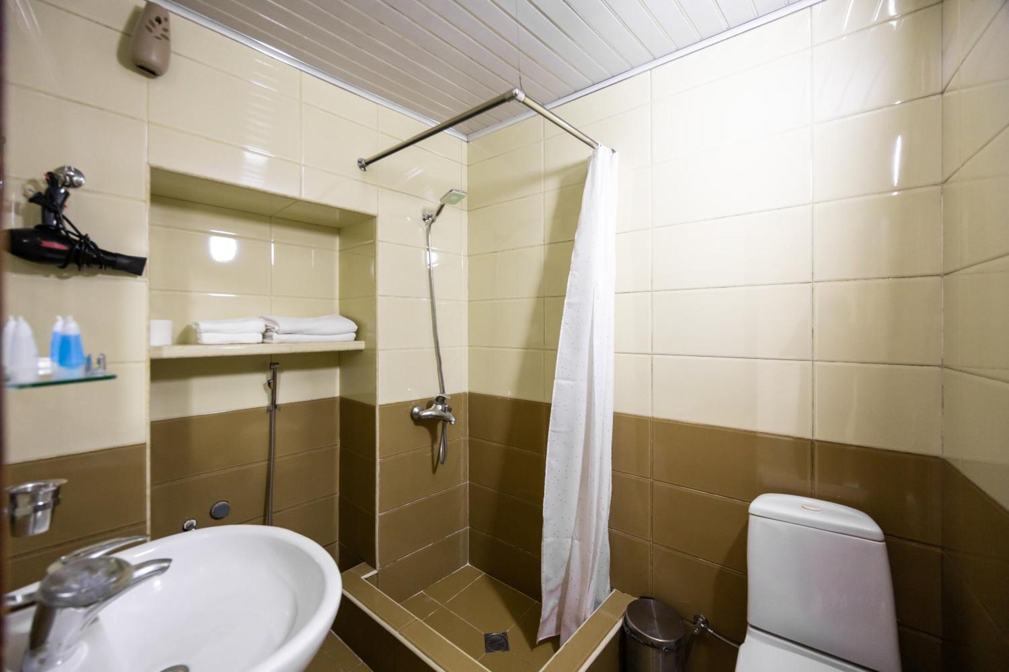 Rustaveli Two Bedroom Apartment With 5 Star Location Tbilisi Bagian luar foto