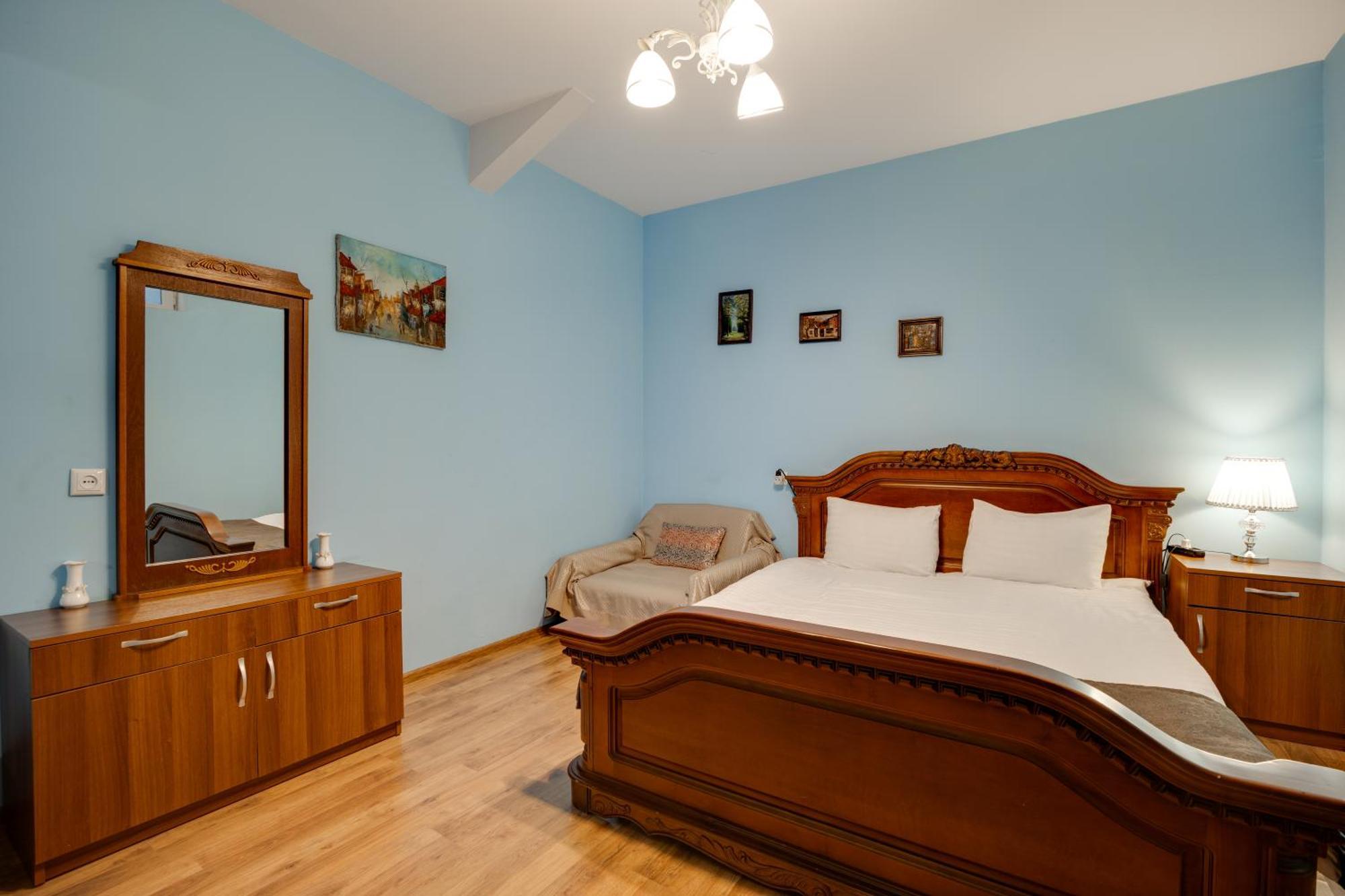 Rustaveli Two Bedroom Apartment With 5 Star Location Tbilisi Bagian luar foto