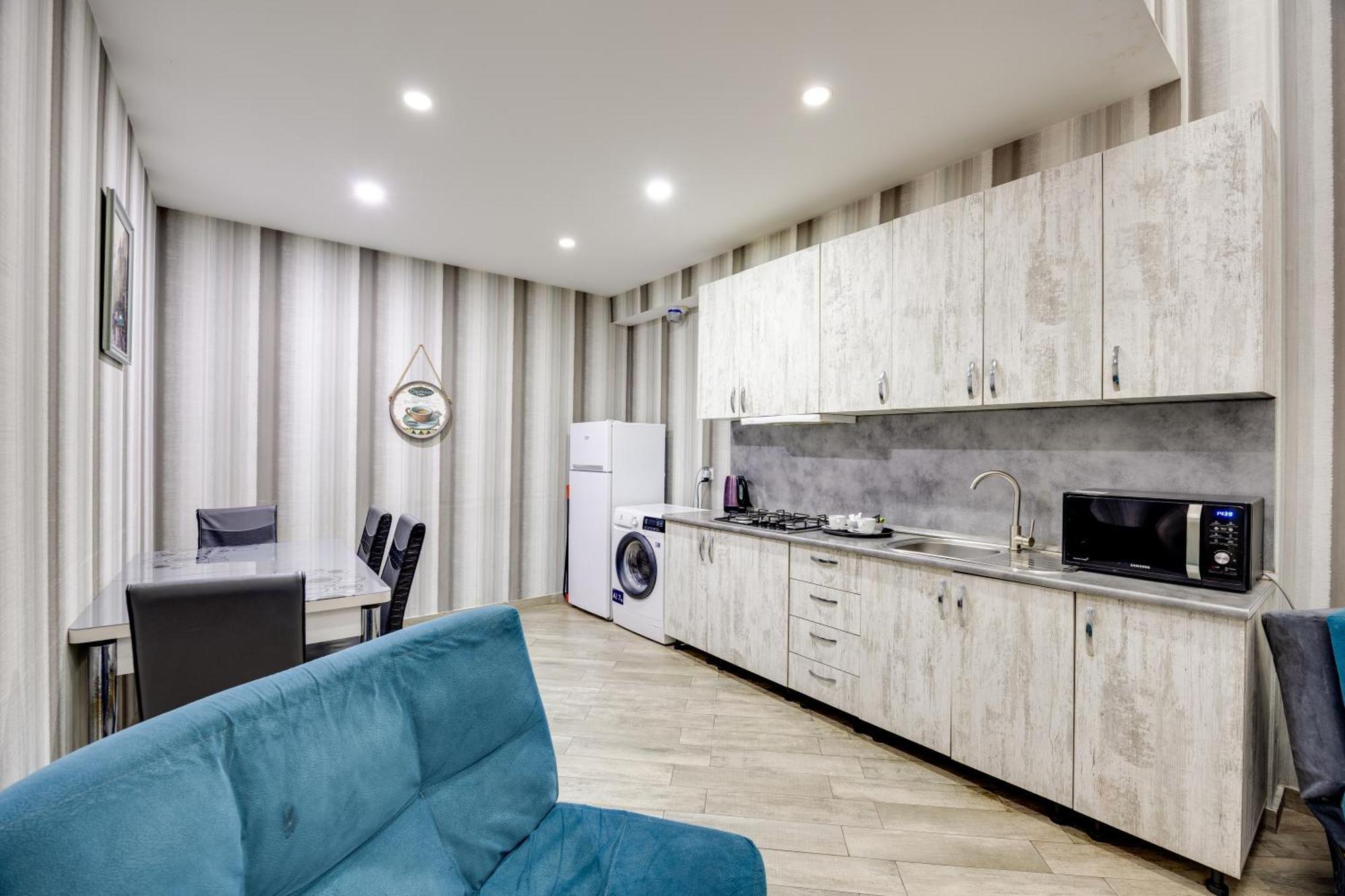 Rustaveli Two Bedroom Apartment With 5 Star Location Tbilisi Bagian luar foto