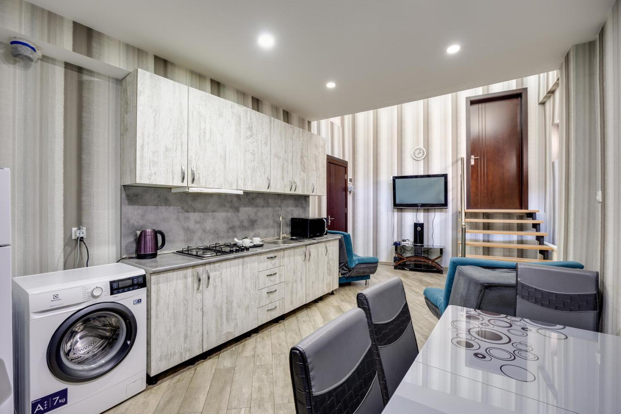 Rustaveli Two Bedroom Apartment With 5 Star Location Tbilisi Bagian luar foto