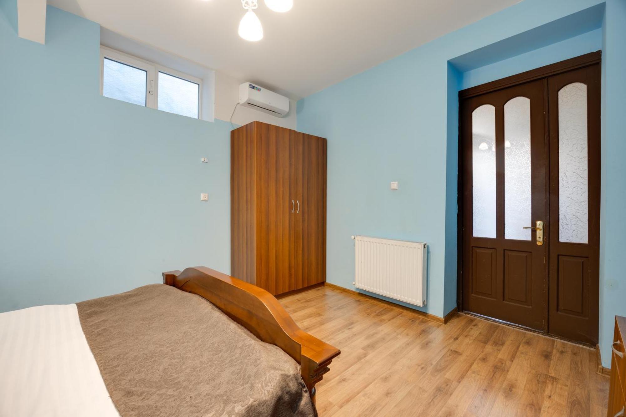 Rustaveli Two Bedroom Apartment With 5 Star Location Tbilisi Bagian luar foto